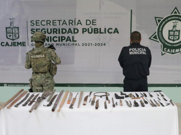 Diario del Yaqui Sacan más de 50 armas blancas de las calles