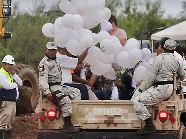 Diario Del Yaqui Familiares Despiden A Mineros Con Globos Y Mariachis