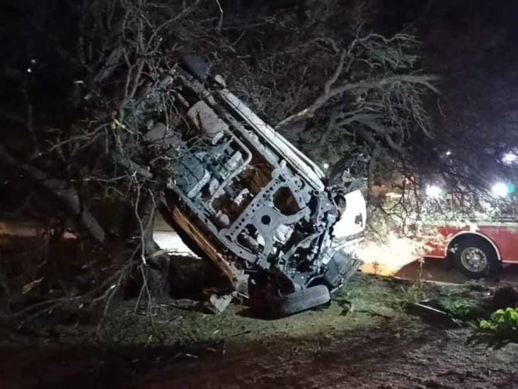 Diario Del Yaqui Camioneta De Valores Vuelca Y Se Incrusta En Un