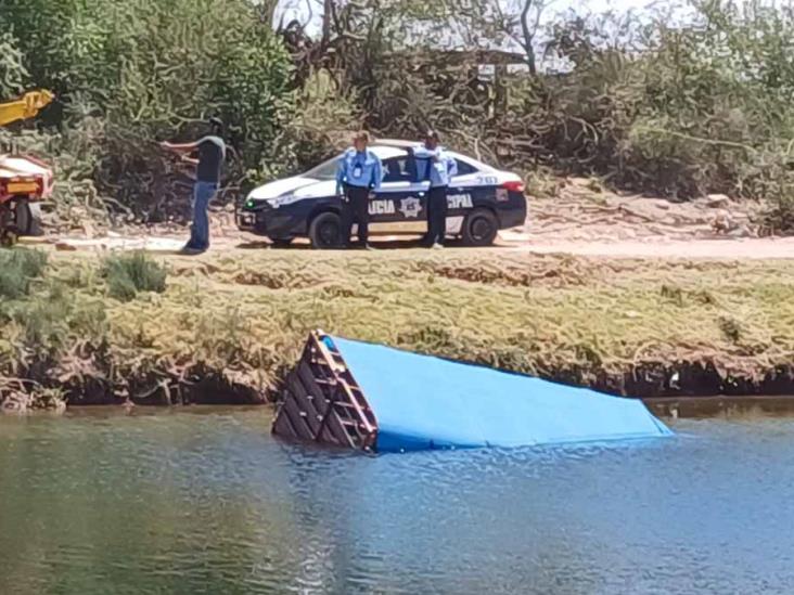 Diario del Yaqui Cae remolque ganadero al Canal Alto de Ciudad Obregón