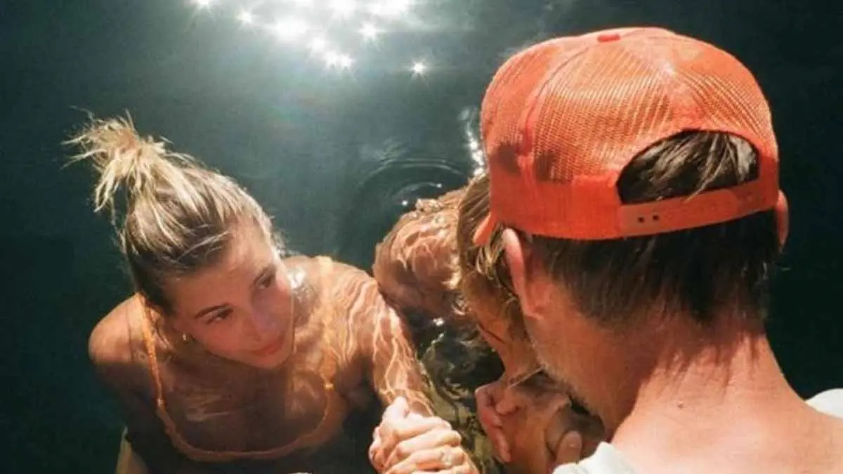 Justin y Hailey Bieber se bautizan y comparten fotos del momento