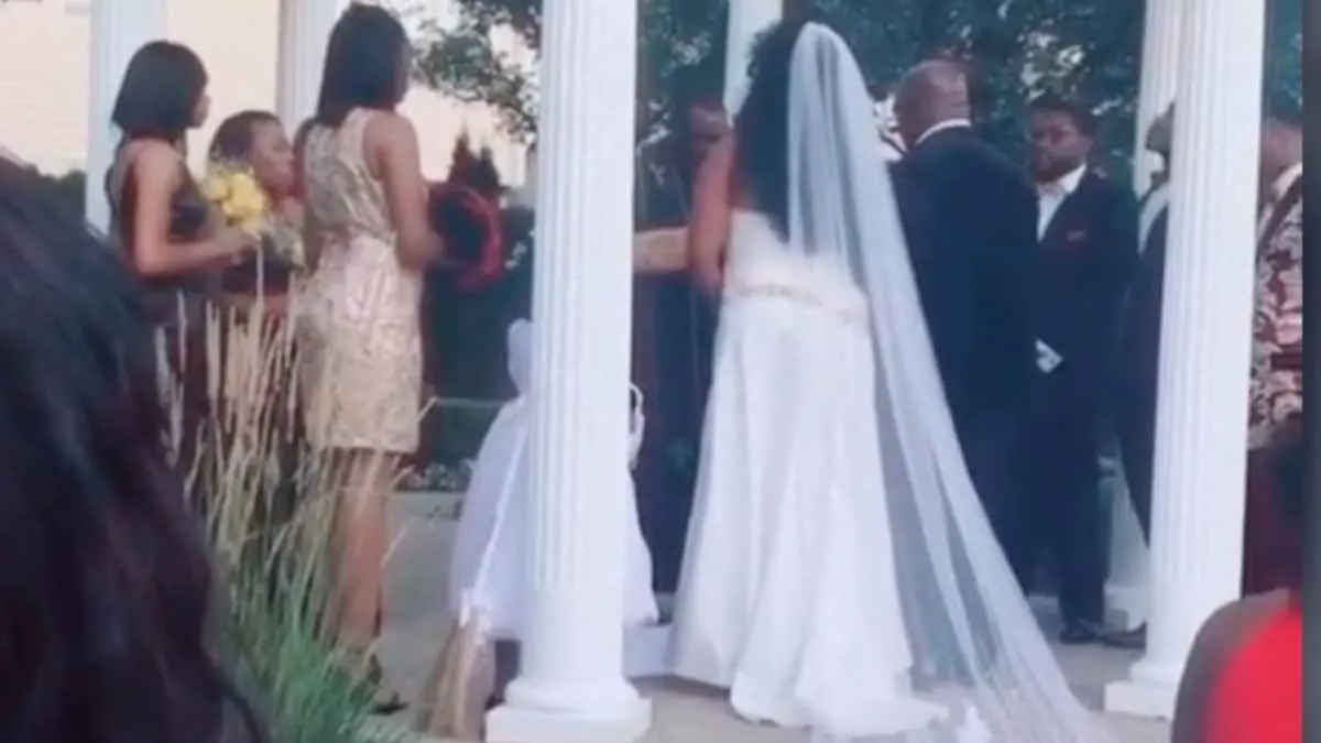 Aquí tengo a tu bebé: Amante en la boda