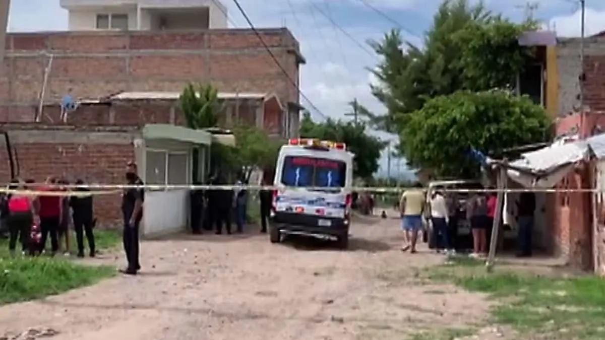 Van por un tipo y ejecutan a abuelita y su nieta de 3 años