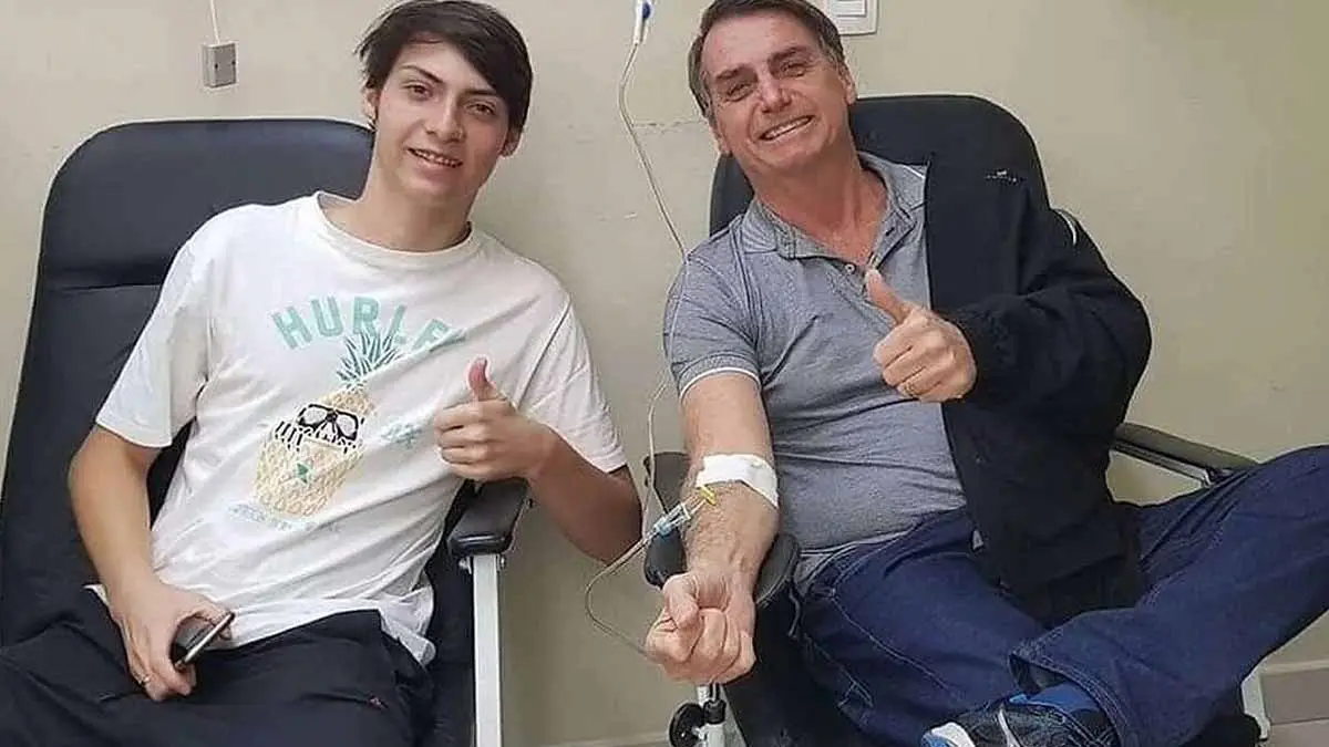 Hijo de presidente brasileño positivo a covid