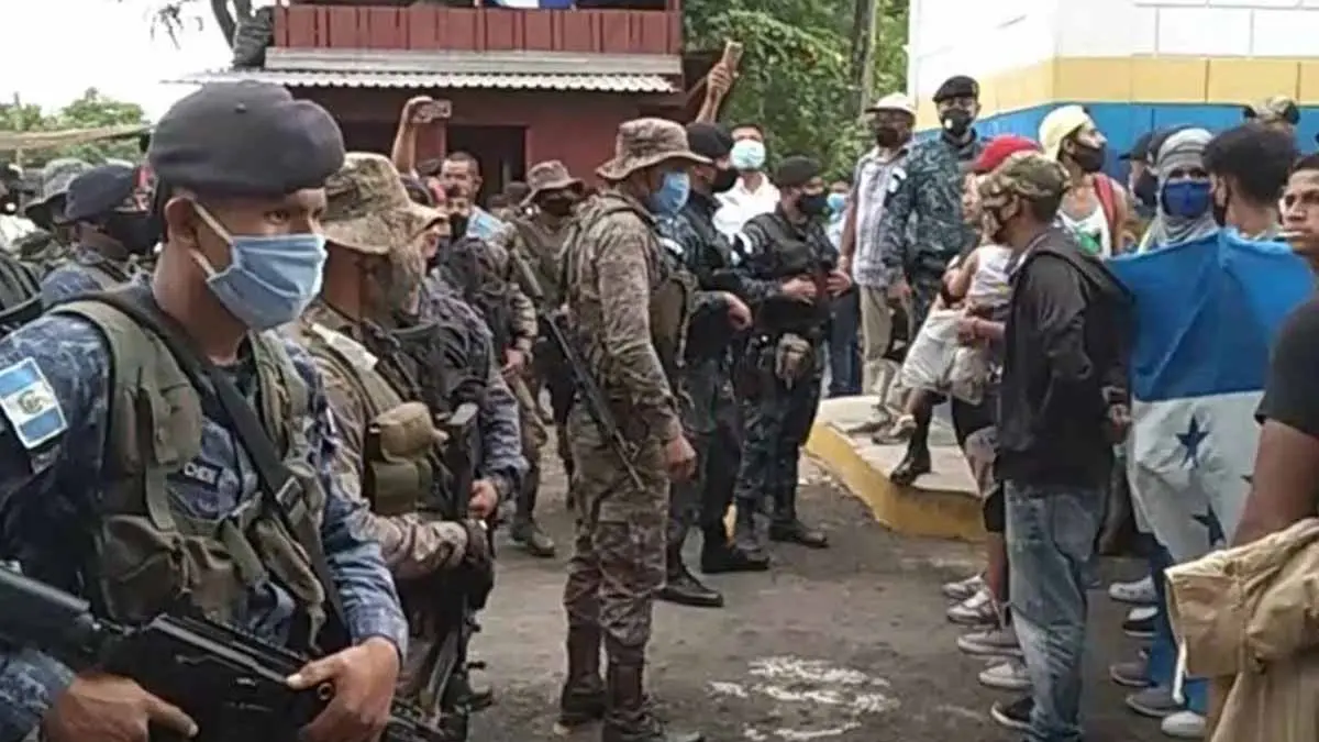 Guatemala bloquea caravana migrante