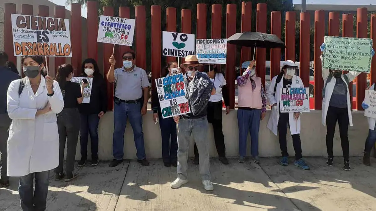 Científicos se manifiestan por extinción de fideicomisos