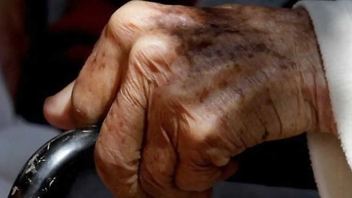 Jóvenes se metan a casa de abuelito a robar y abusan sexualmente de él