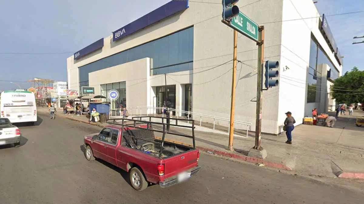 Intentan quitarle a su hijo cuando bajaba del camión en el Centro