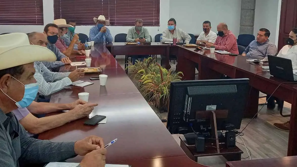 Agricultores demandan el pago de apoyos anteriores