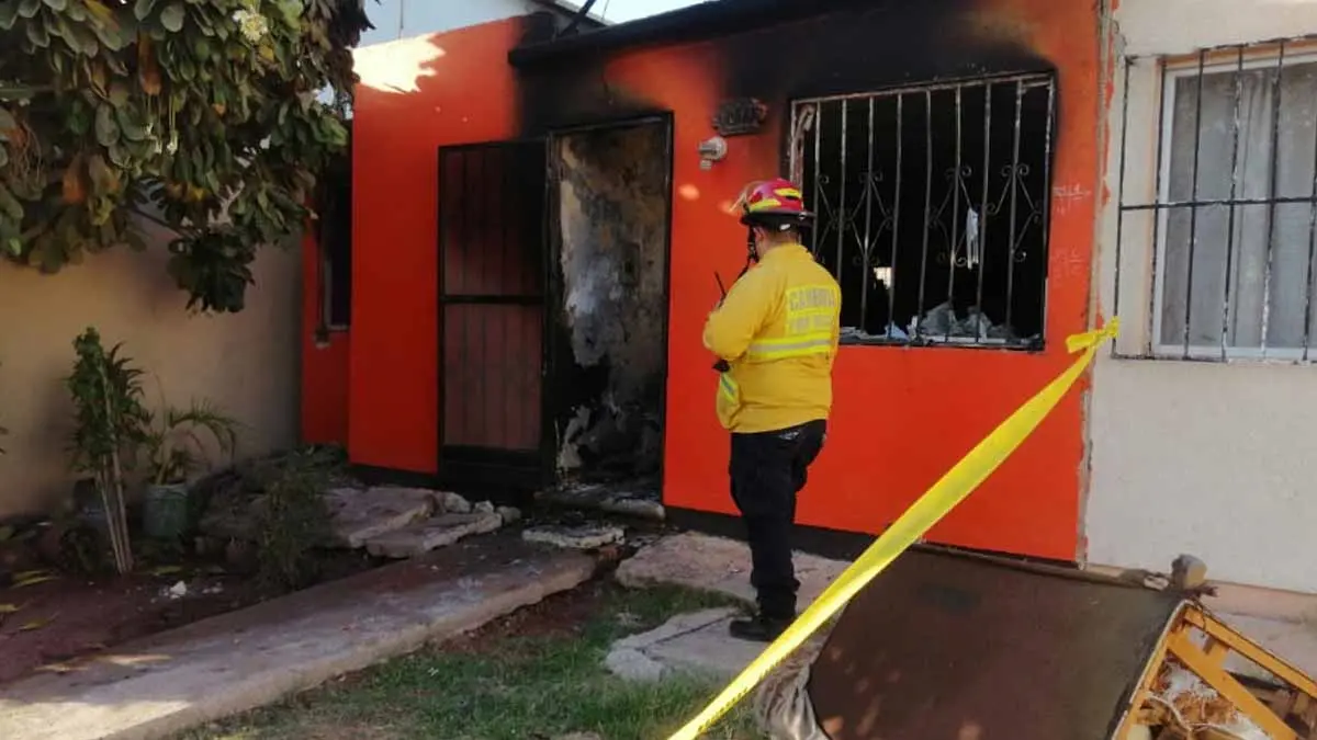 Vecinos salvan a familia de morir quemada