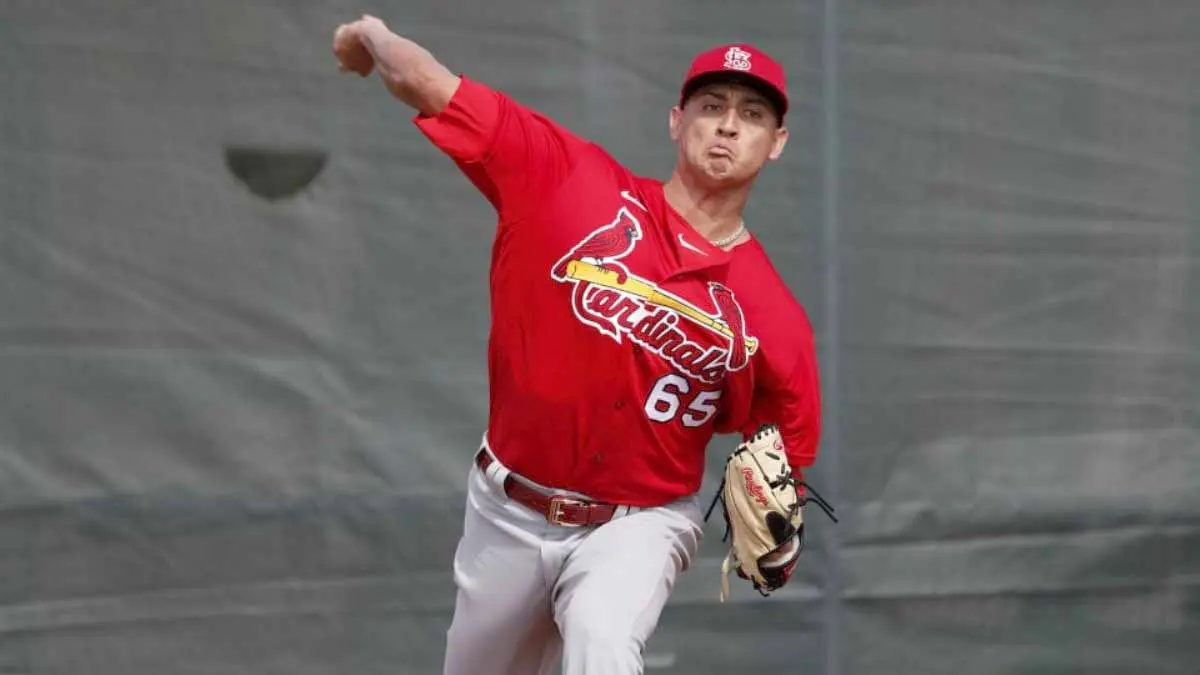 Debuta el obregonense Giovanny Gallegos en Grandes Ligas