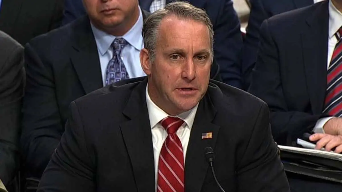 Renuncia jefe de ICE en Estados Unidos