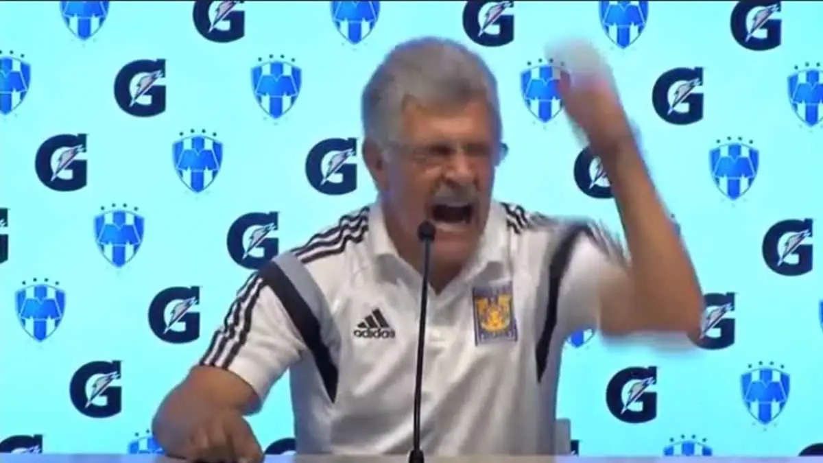 Se molesta Tuca con reporteros