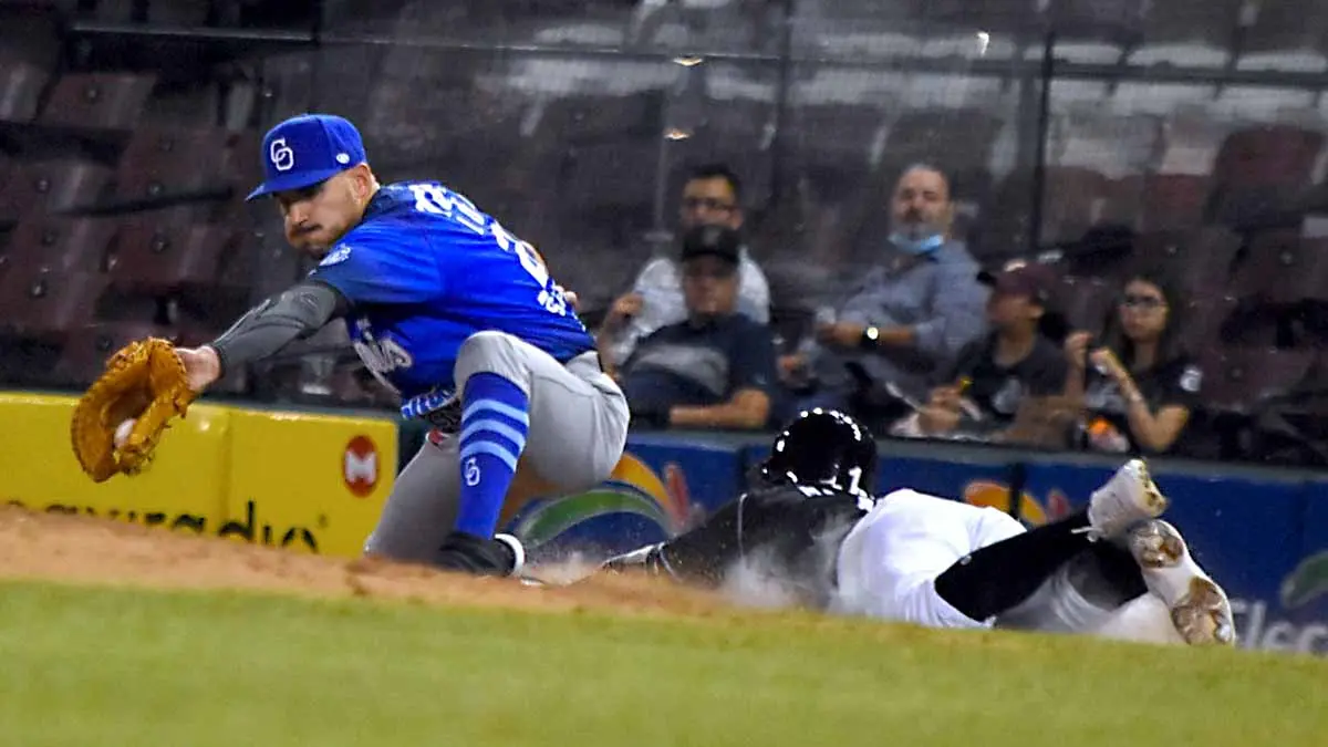 Tomateros de Culiacán evita la barrida