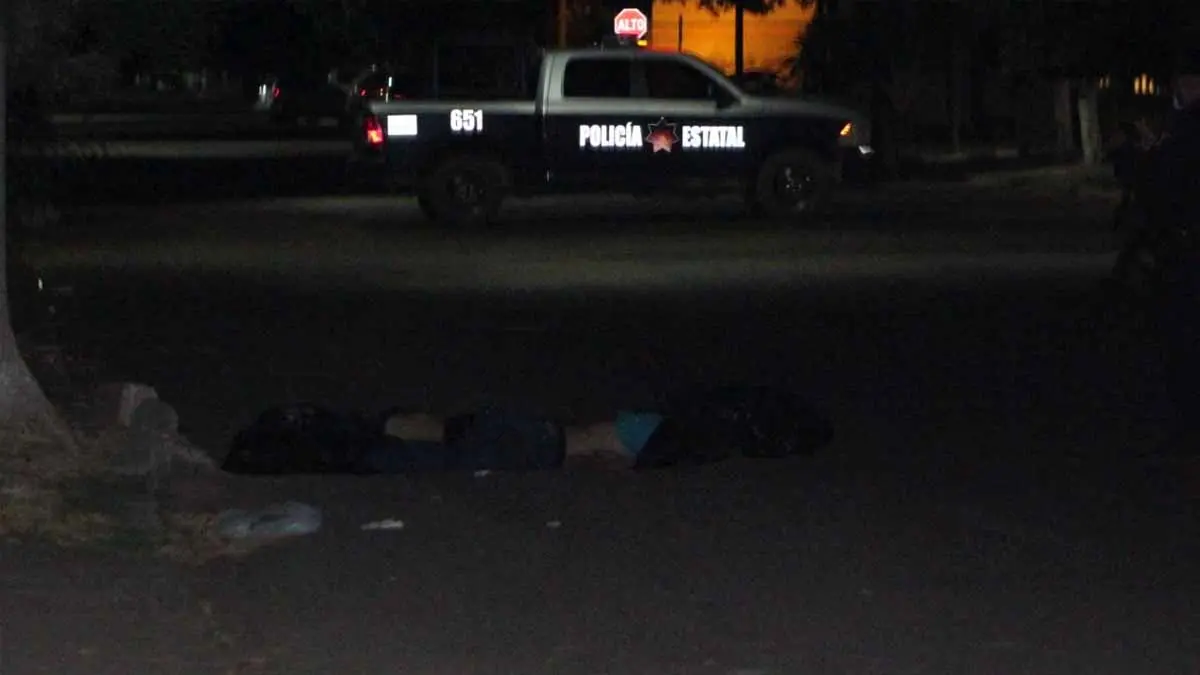 Tiran 2 cadáveres en transitada calle en Ciudad Obregón