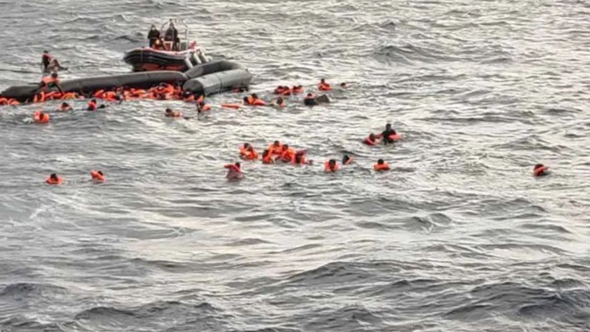 Mueren más de 70 migrantes en naufragio en Libia