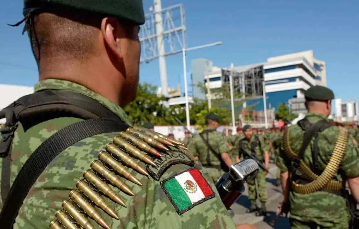 Galardonan a militares destacados