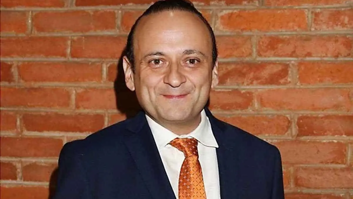 Llamadas a media noche hacen a Eduardo España denunciar acoso