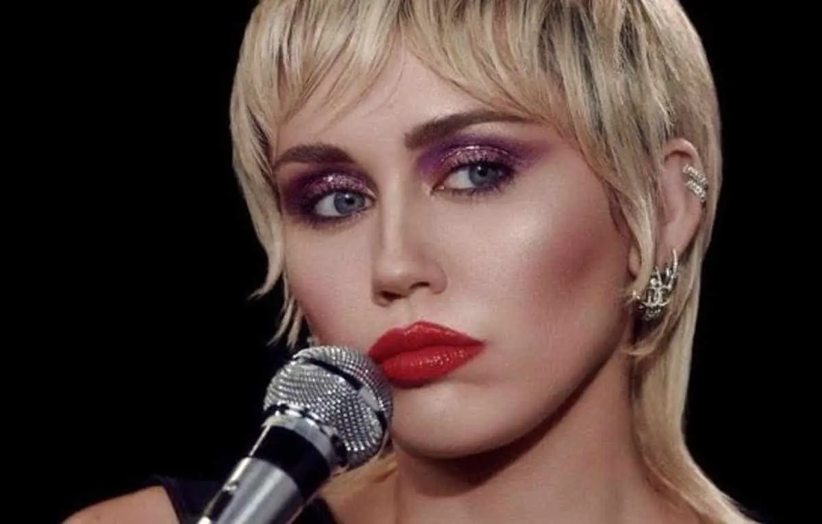 Miley Cyrus recae en el alcohol tras el encierro por el COVID-19