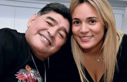 Prohíben paso a funeralA exnovia de Maradona