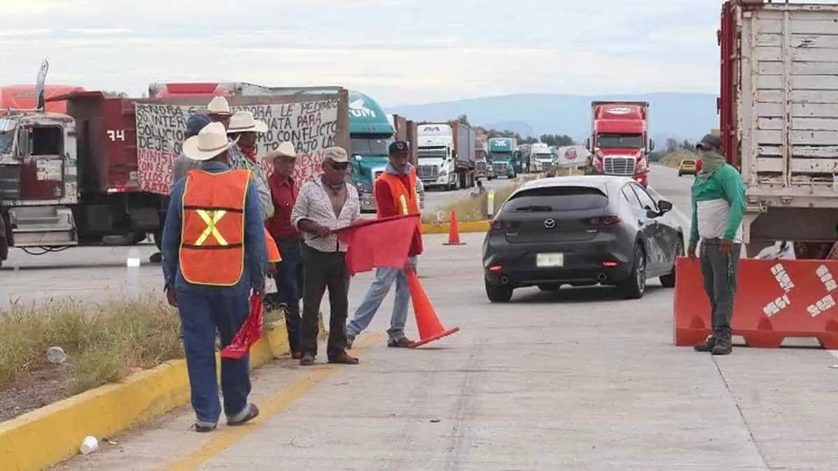 Creen hay infiltración del crimen en bloqueo carretero