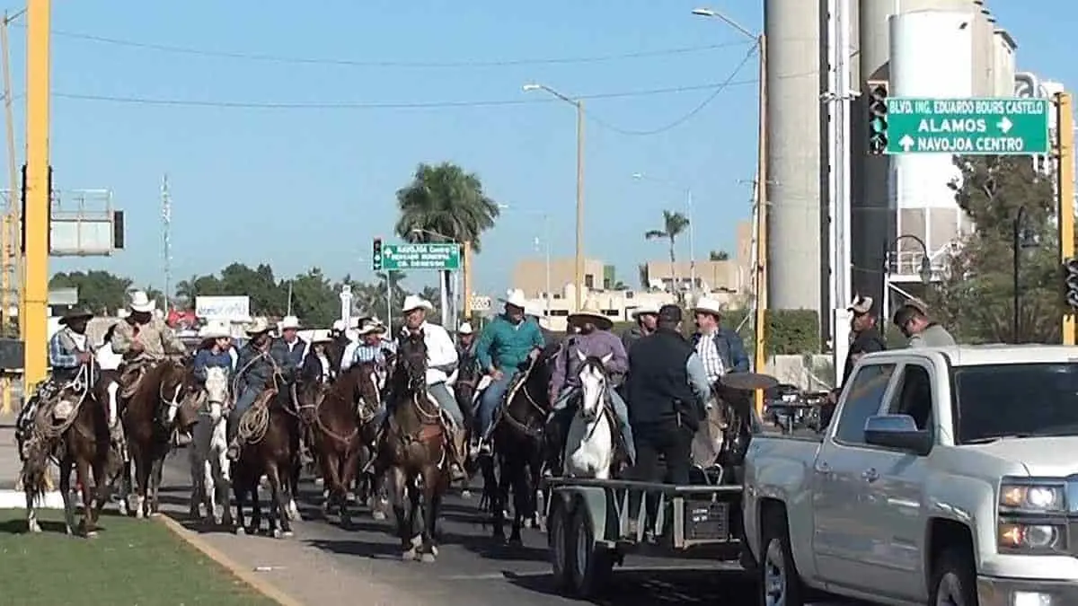 A lomo de caballo, navojoenses se suman a reclamos