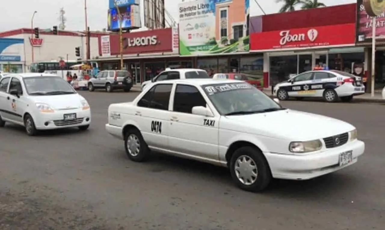 "Dieceros" afectan a taxistas