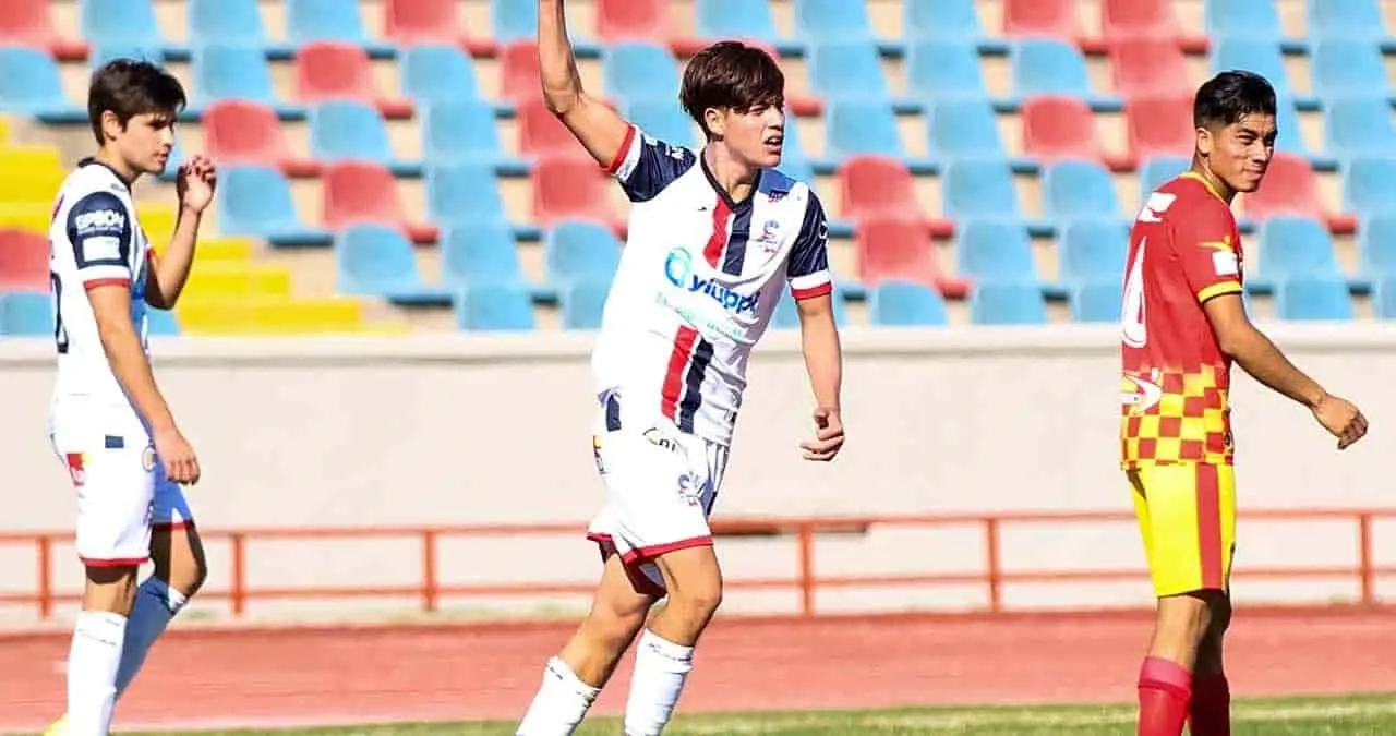 Suma Cimarrones tres puntos en Liga Premier