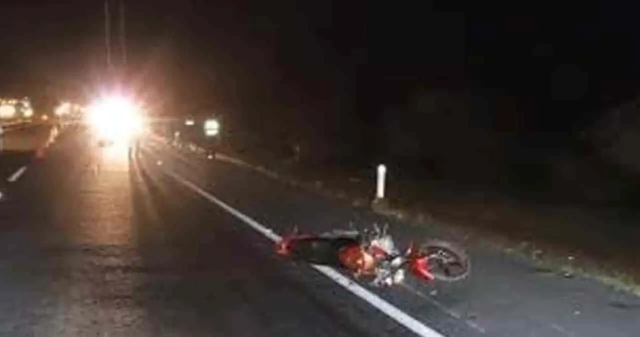 Muere motociclista de la etnia Seri en carretera Bahía de Kino a Punta Chue