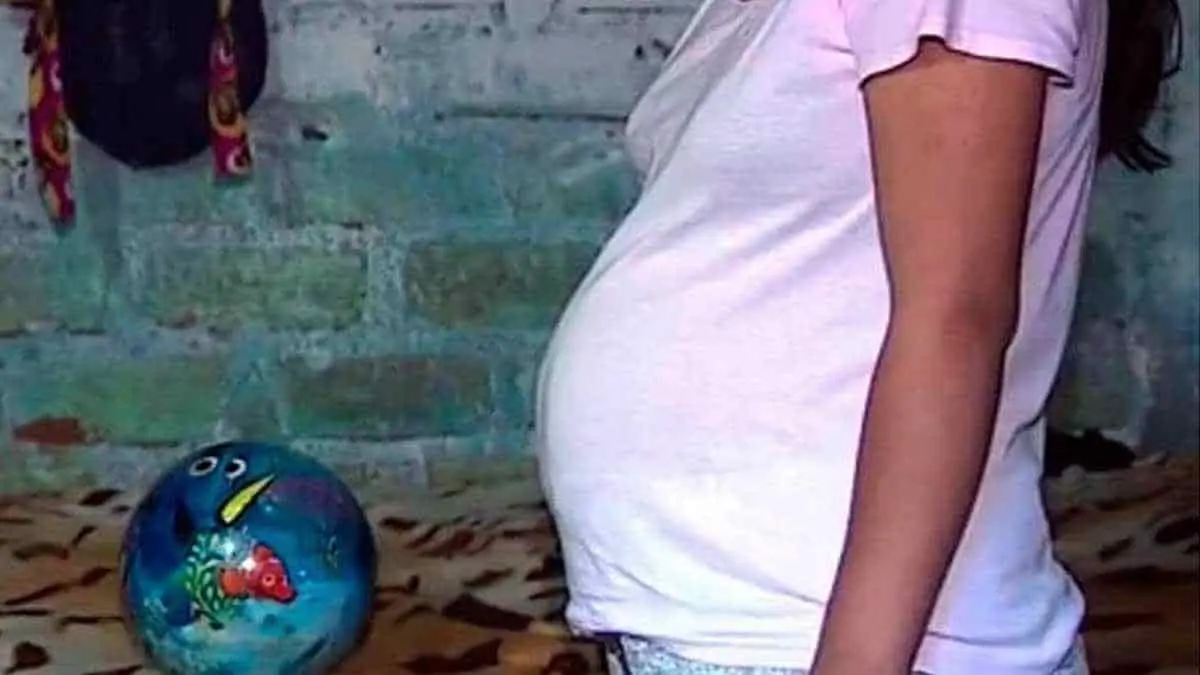 Niña da a luz a gemelos, producto de una violación