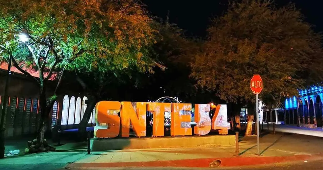 Retirarán letrero en Plaza Hidalgo por violación al reglamento