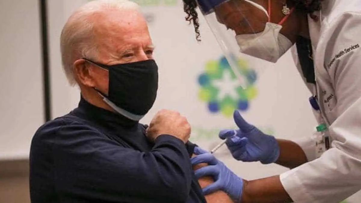 Joe Biden y su esposa se aplican la vacuna antiCovid-19
