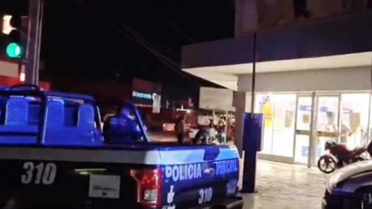 Asaltan tienda departamental de la 200