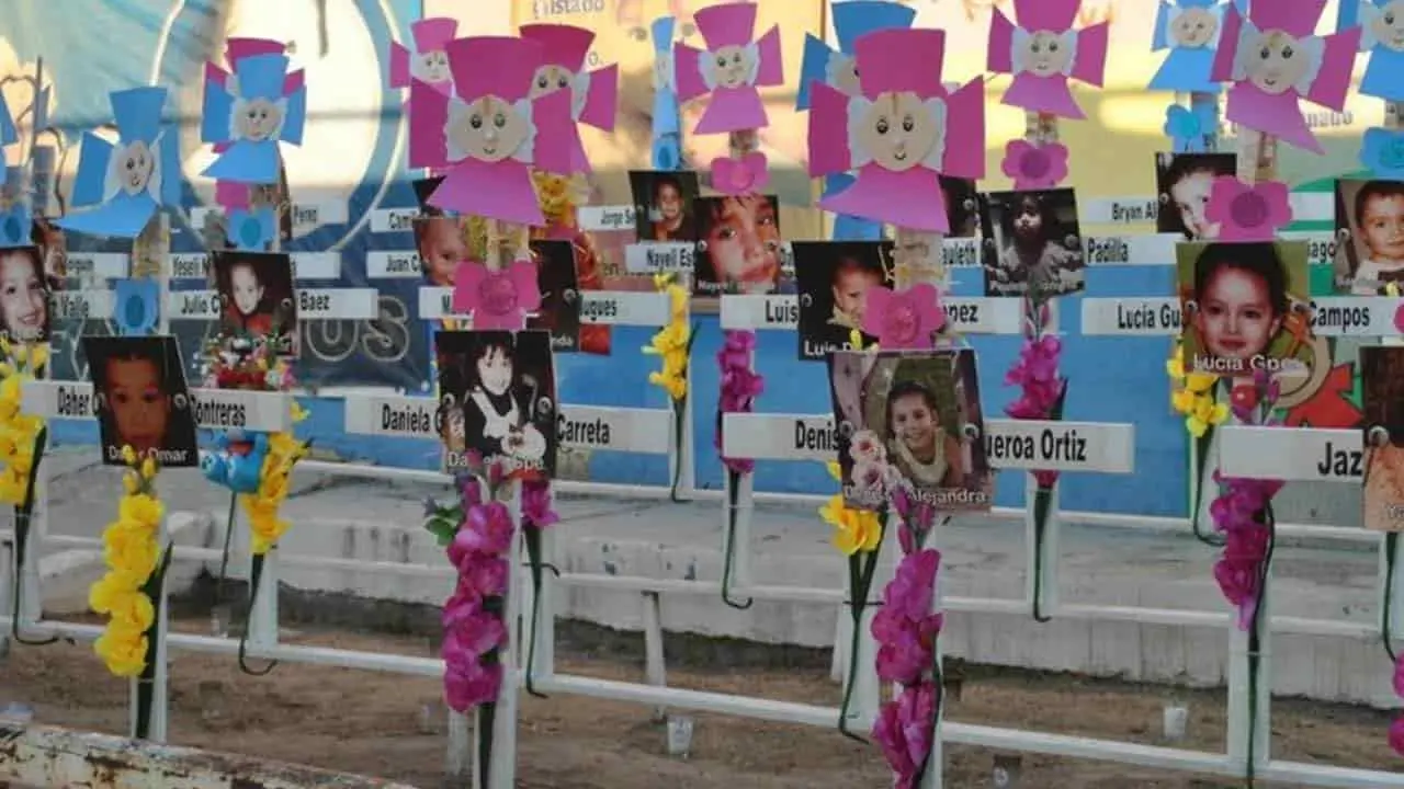 Padres e hijos de la tragedia de ABC celebrarán Navidad afuera de SEGOB