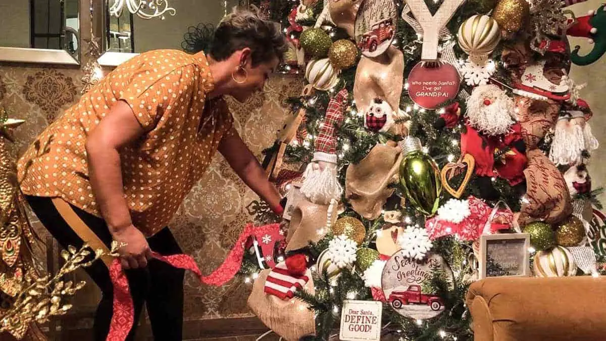 Decora árboles con mano mágica