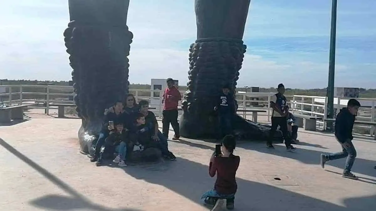 Llegan turistas al danzante yaqui