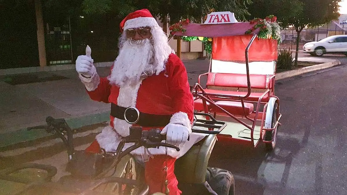 Santa Claus busca juguetes