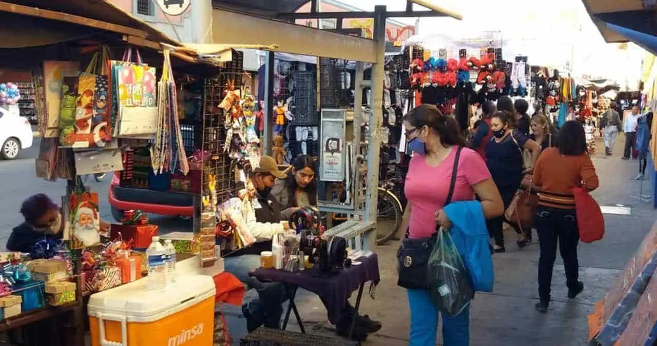 Da Navidad un respiro a comerciantes ambulantes