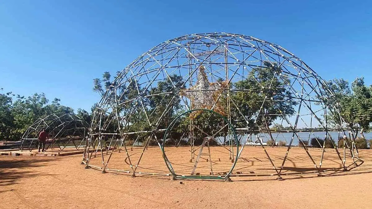 Inauguran auditorio al aire libre en la Laguna del Náinari