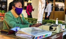 Largas filas en la Fiscal y sin “chamba” los gestores 		 Largas filas en la Fiscal y sin “chamba” los gestores