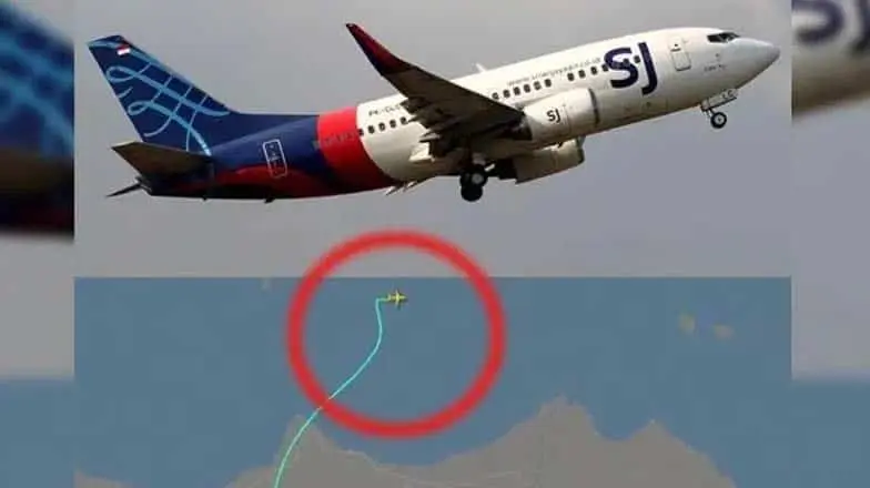 Desaparece avión en Indonesia con más de 60 personas a bordo