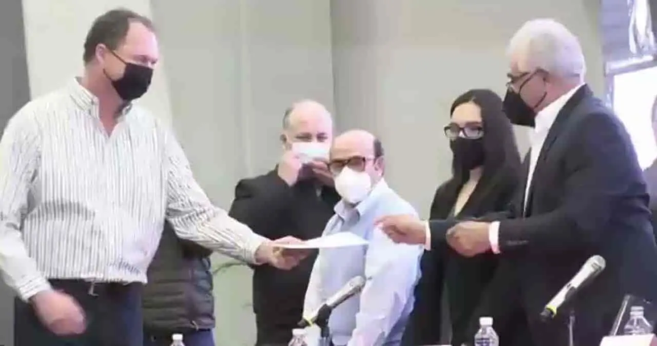 Ernesto Gándara Camou se registra como precandidato de Va por Sonora