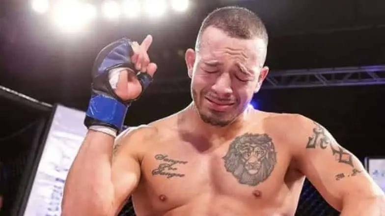 Peleador mexicano de la UFC, acuchilla a sus hermanas