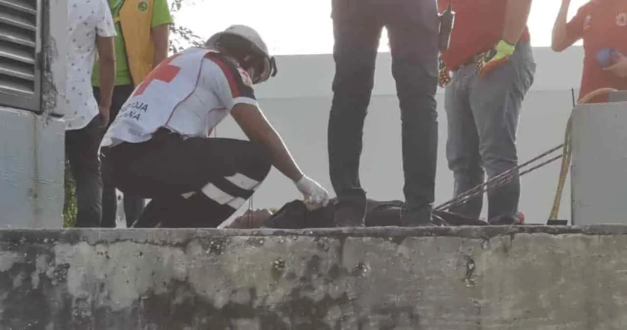 Trabajador sufre descarga eléctrica