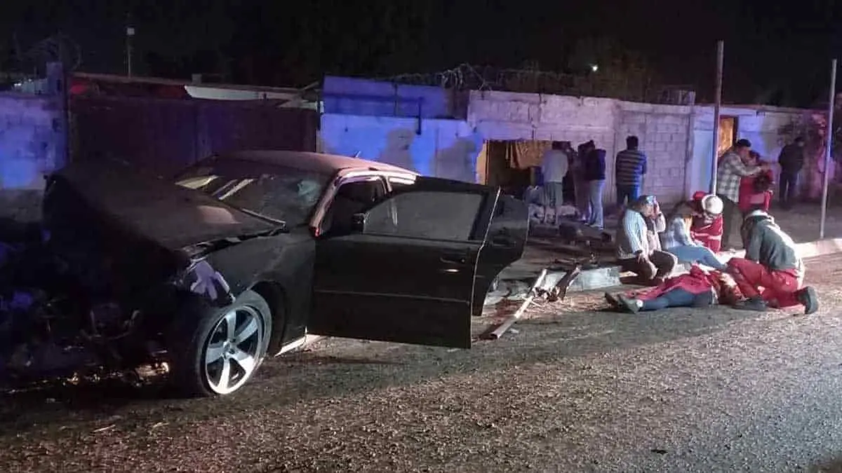 Muere conductor al chocar con puente
