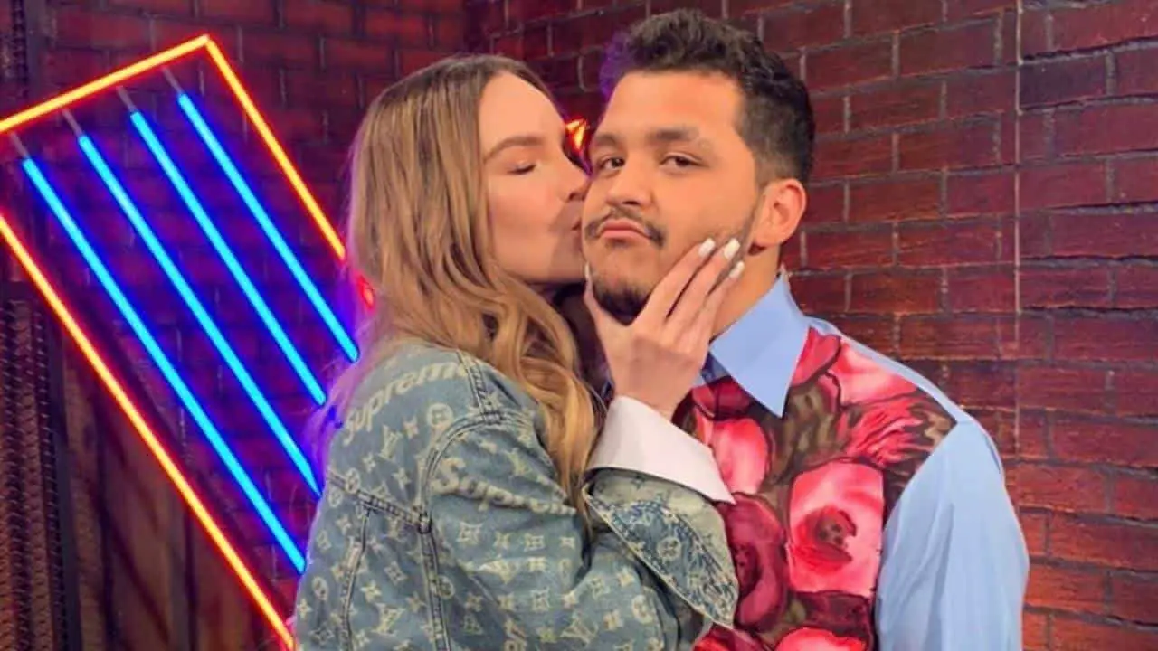 Consiente Belinda a Nodal en su cumpleaños