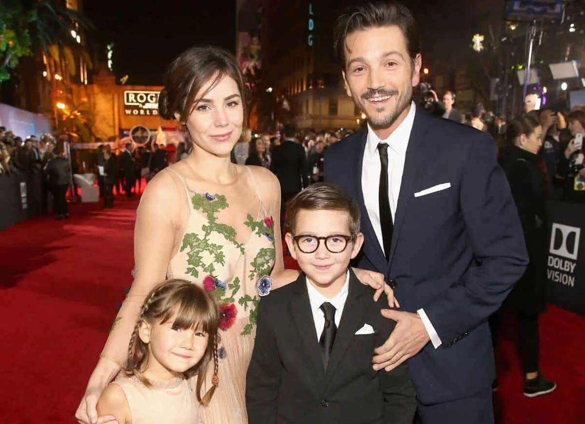 Diego Luna cocina para Camila Sodi