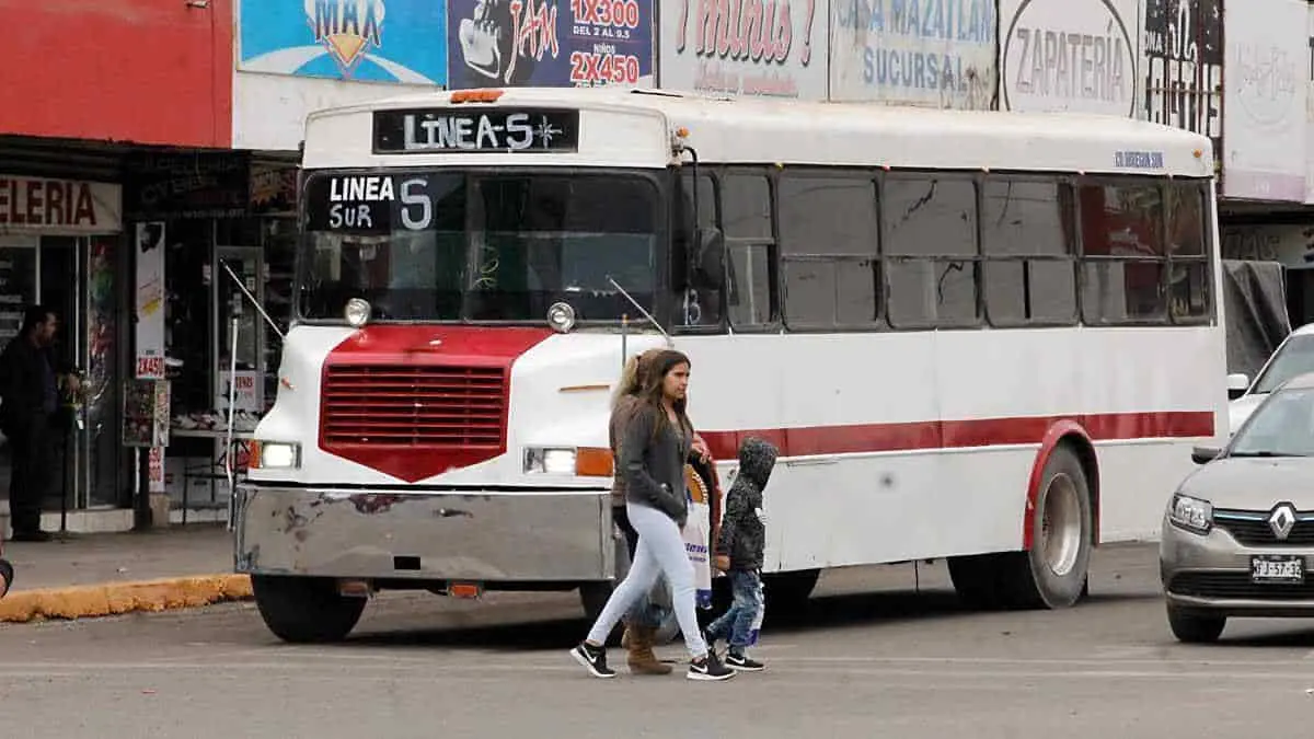 Protestan usuarios ante posible alza de tarifa de urbanos