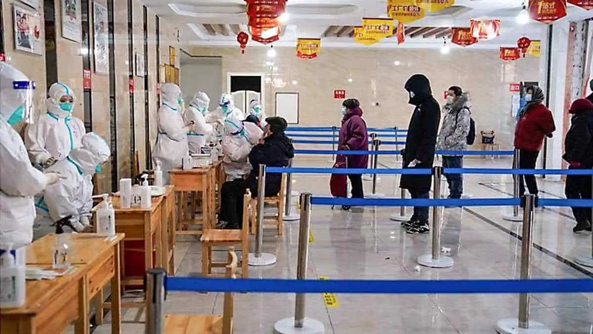 Llegan a Wuhan expertos de la OMS para investigar origen de la pandemia