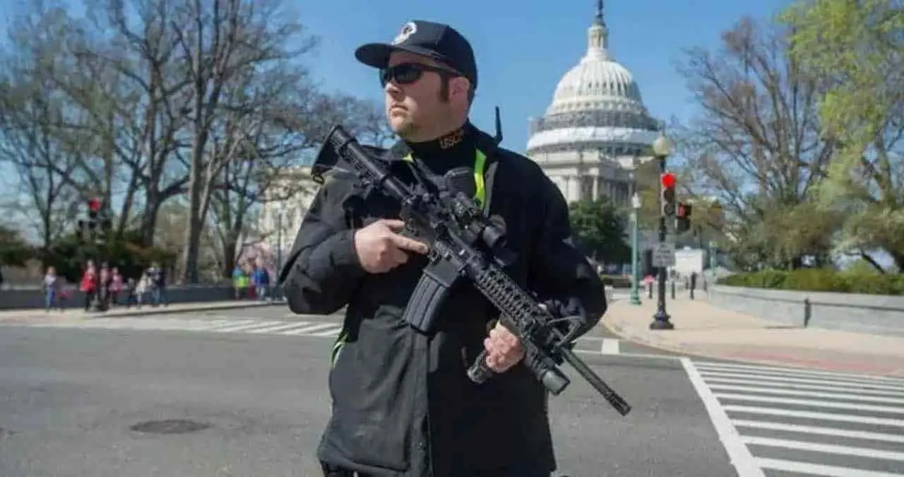 Intentaba entrar con 500 balas y un arma al centro de Washington
